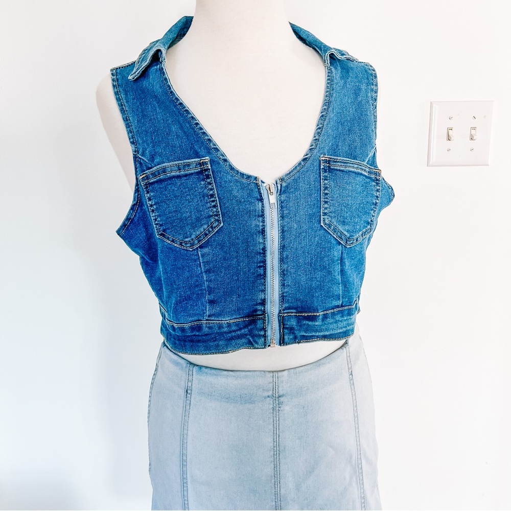 NWOT Cropped Denim Sleeveless Vest